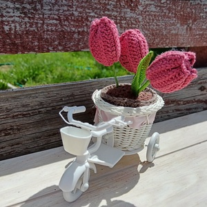 3 szál horgolt tulipán kaspóban, fehér tricikliben - Meska.hu