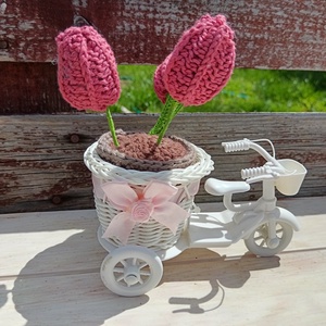 3 szál horgolt tulipán kaspóban, fehér tricikliben - otthon & életmód - dekoráció - Meska.hu