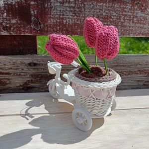 3 szál horgolt tulipán kaspóban, fehér tricikliben - otthon & életmód - dekoráció - Meska.hu