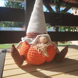 Horgolt tök manó  - Meska.hu