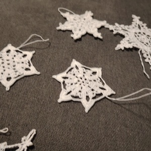 6 db Horgolt hópehely, karácsonyfa dísz  - karácsony - karácsonyi lakásdekoráció - karácsonyfadíszek - Meska.hu