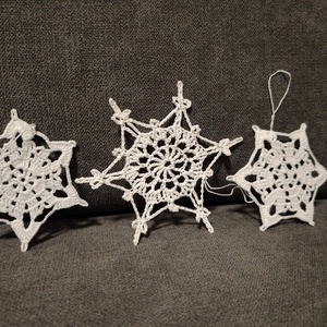 6 db Horgolt hópehely, karácsonyfa dísz  - karácsony - karácsonyi lakásdekoráció - karácsonyfadíszek - Meska.hu