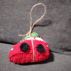 Horgolt karácsonyi autó  - karácsony - karácsonyi lakásdekoráció - karácsonyfadíszek - Meska.hu