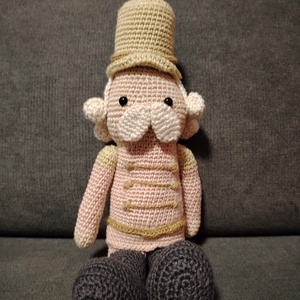 Horgolt diótörő - karácsony - karácsonyi lakásdekoráció - karácsonyi manók, figurák - Meska.hu