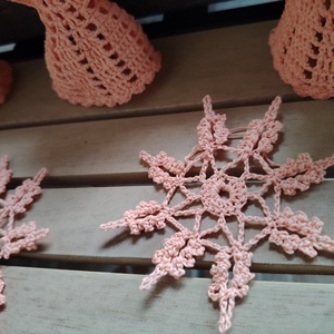 4 db horgolt angyalka + 3 db horgolt hópehely  - karácsony - karácsonyi lakásdekoráció - karácsonyfadíszek - Meska.hu