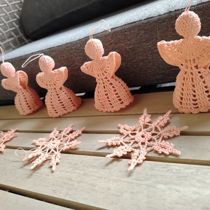 4 db horgolt angyalka + 3 db horgolt hópehely  - karácsony - karácsonyi lakásdekoráció - karácsonyfadíszek - Meska.hu
