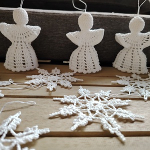 3 db horgolt angyalka + 10 db horgolt hópehely - karácsony - karácsonyi lakásdekoráció - karácsonyfadíszek - Meska.hu