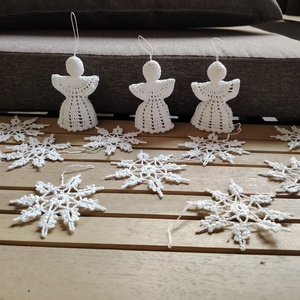 3 db horgolt angyalka + 10 db horgolt hópehely - karácsony - karácsonyi lakásdekoráció - karácsonyfadíszek - Meska.hu