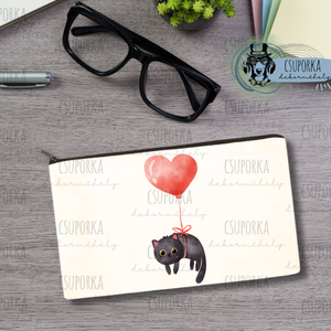 Zipzáras kozmetikai táska/tolltartó - Cica lufival, Otthon & Életmód, Papír, írószer, Tolltartó & Ceruzatekercs, Fotó, grafika, rajz, illusztráció, Decoupage, transzfer és szalvétatechnika, MESKA