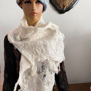 Nemezelt feher csipkeszeru konnyu gyapju sal - ruha & divat - sál, sapka, kendő - sál - Meska.hu