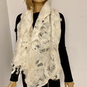 Nemezelt feher csipkeszeru konnyu gyapju sal - ruha & divat - sál, sapka, kendő - sál - Meska.hu