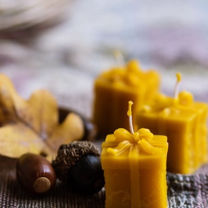 Kis ajándék /tortára is tehető gyertya/ - karácsony - adventi díszek - adventi gyertyadíszek és koszorúdíszek - Meska.hu