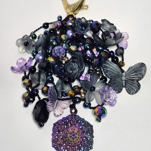 Fekete, lila irizáló színű, táskaékszer, táskadísz, mandala dísszel.  - táska & tok - kulcstartó & táskadísz - táskadísz - Meska.hu Fekete, lila irizáló színű, táskaékszer, táskadísz, mandala dísszel.  - táska & tok - kulcstartó & táskadísz - táskadísz - Meska.hu