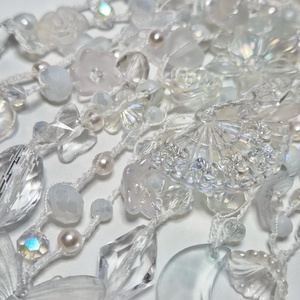 Fehér, gyöngyház táskaékszer  - táska & tok - kulcstartó & táskadísz - táskadísz - Meska.hu