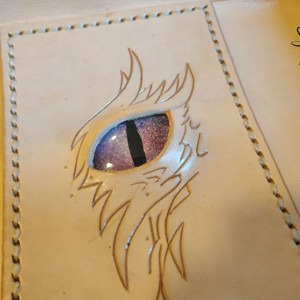 Sárkányszemes kockadobó tálca - LILA szemmel - játék & sport - táblajáték és kártyajáték - társasjátékok - dobókocka - Meska.hu