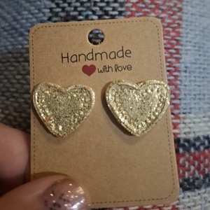 ?Arany színű szív alakú fülbevaló?, Ékszer, Fülbevaló, Fülékszer, Gyurma, MESKA