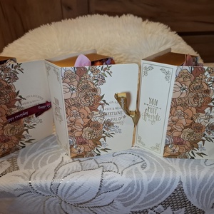 �Anyáknapi könyv alakú virágbox� - otthon & életmód - virágdekoráció - virágok - virágbox - Meska.hu