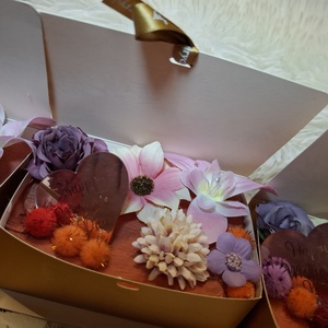 �Anyáknapi könyv alakú virágbox� - otthon & életmód - virágdekoráció - virágok - virágbox - Meska.hu