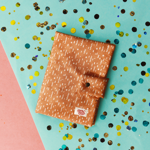 Egészségügyi kiskönyv borító okmány zsebekkel - Színvariációk, Játék & Sport, Babalátogató ajándékcsomag, Varrás, MESKA