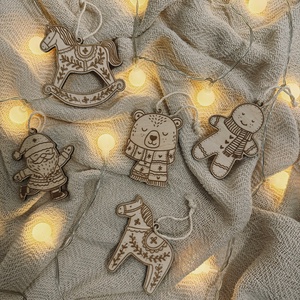 Natúr fa gravírozott karácsonyfadísz szett  5 db - Meska.hu