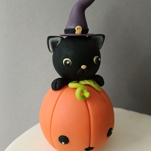 Boszorkánycica tökön  Halloween tortadísz, Otthon & Életmód, Konyhafelszerelés, tálalás, Sütés, főzés, Sütidísz, Gyurma, MESKA