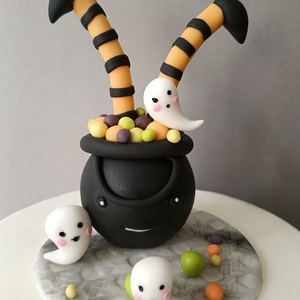Boszorkányüst szellemekkel  Halloween tortadísz, Otthon & Életmód, Konyhafelszerelés, tálalás, Sütés, főzés, Sütidísz, Gyurma, MESKA