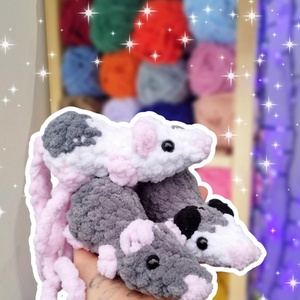 Horgolt patkány / oposszum táskadísz � kézzel készült amigurumi plüss, több színben - táska & tok - kulcstartó & táskadísz - táskaakasztó - Meska.hu