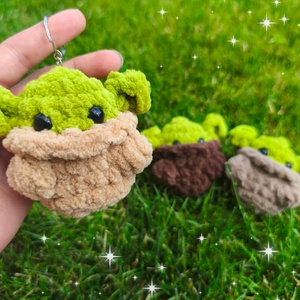 Horgolt űrbébi kulcstartó � kézzel készült amigurumi figura, több színben, Táska & Tok, Kulcstartó & Táskadísz, Kulcstartó, Horgolás, MESKA