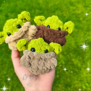 Horgolt űrbébi kulcstartó � kézzel készült amigurumi figura, több színben - táska & tok - kulcstartó & táskadísz - kulcstartó - Meska.hu