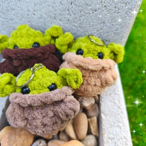 Horgolt űrbébi kulcstartó � kézzel készült amigurumi figura, több színben - táska & tok - kulcstartó & táskadísz - kulcstartó - Meska.hu