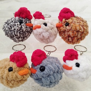 Horgolt csirke kulcstartó � kézzel készült mini amigurumi tyúk, több színben, Táska & Tok, Kulcstartó & Táskadísz, Kulcstartó, Horgolás, MESKA