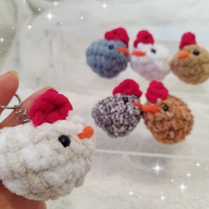 Horgolt csirke kulcstartó � kézzel készült mini amigurumi tyúk, több színben - táska & tok - kulcstartó & táskadísz - kulcstartó - Meska.hu