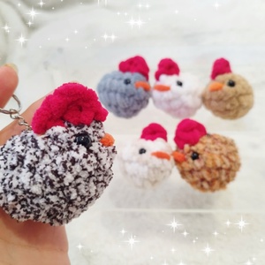 Horgolt csirke kulcstartó � kézzel készült mini amigurumi tyúk, több színben - táska & tok - kulcstartó & táskadísz - kulcstartó - Meska.hu