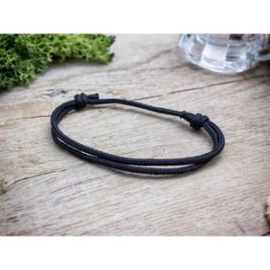 Szerencsehozó fekete paracord karkötő - ékszer - karkötő - fonott karkötő - Meska.hu
