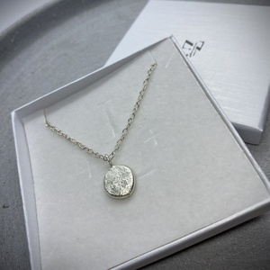 Minimalista ezüst medál  és nyaklánc(3.) - ékszer - nyaklánc - bogyós nyaklánc - Meska.hu