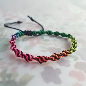 Fonott makramé karkötő - színátmenetes (rainbow) - ékszer - karkötő - fonott karkötő - Meska.hu