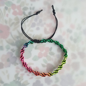 Fonott makramé karkötő - színátmenetes (rainbow) - ékszer - karkötő - fonott karkötő - Meska.hu