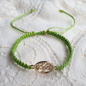 Fonott makramé karkötő, zöld, arany színű életfa medállal - ékszer - karkötő - fonott karkötő - Meska.hu