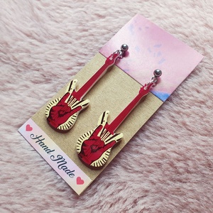 Gitár fülbevaló, rozsdamentes acél bedugóval - ékszer - fülbevaló - lógó fülbevaló - Meska.hu