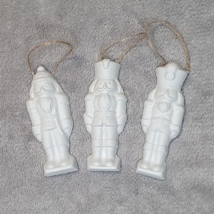 Gipsz karácsonyfadíszek - 3 db - diótörő , Karácsony, Karácsonyi lakásdekoráció, Karácsonyfadíszek, Gipszöntés, MESKA