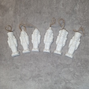 Gipsz karácsonyfadíszek - 6 db - diótörő , Karácsony, Karácsonyi lakásdekoráció, Karácsonyfadíszek, Gipszöntés, Festetlen gipsz diótörő karácsonyfadíszek – 6 db

A formák szélessége: kb 4 cm
A formák magassága: ..., MESKA