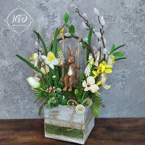 Hintázó nyuszi a kertben - Meska.hu