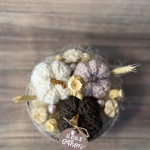 Púder színű asztaldísz horgolt tök díszekkel - esküvő - dekoráció - asztaldísz - Meska.hu