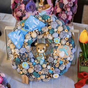 Babaszoba dísz kopogtató, Baba - mama, Babaszoba dekoráció, Gyerekszoba falmatrica, Virágkötés, MESKA