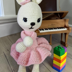 Horgolt amigurumi nyuszilány - egyedi ajándék, választható színekben - játék & sport - plüssállat & játékfigura - nyuszi - Meska.hu