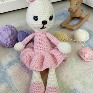 Horgolt amigurumi nyuszilány - egyedi ajándék, választható színekben - játék & sport - plüssállat & játékfigura - nyuszi - Meska.hu