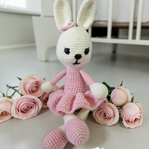 Horgolt amigurumi nyuszilány - egyedi ajándék, választható színekben, Játék & Sport, Plüssállat & Játékfigura, Nyuszi, Horgolás, MESKA