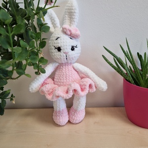 Balerina nyuszi - horgolt amigurumi nyuszi plüss, Játék & Sport, Plüssállat & Játékfigura, Nyuszi, Horgolás, Kézzel készült, pihe-puha balerina nyuszik egyedi színekben.
Azonnal a kicsik szívébe lopják maguka..., MESKA