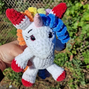 Szivárvány unikornis - horgolt amigurumi plüss, Játék & Sport, Plüssállat & Játékfigura, Unikornis, Horgolás, MESKA