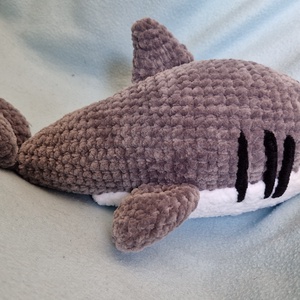 Kézzel horgolt cápa plüss zsenília fonalból � 28 cm - játék & sport - plüssállat & játékfigura - más figura - Meska.hu